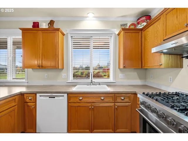 $1,099,900 | 23895 Northeast Dillon Road, Newberg, OR 97132