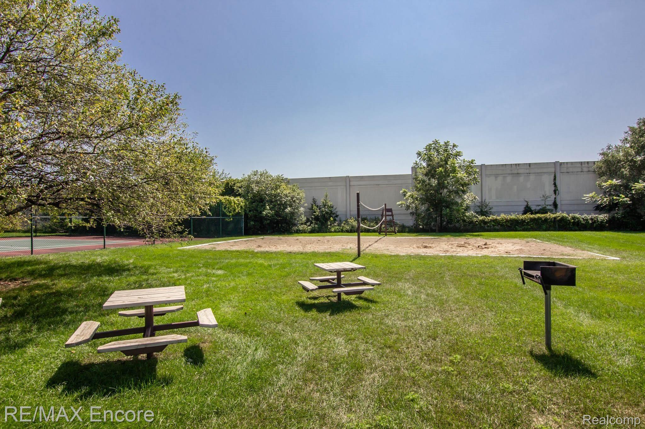 1649 Emerson Circle Rochester, MI 48307 - Photo 29 of 29 Community Picnic Tables