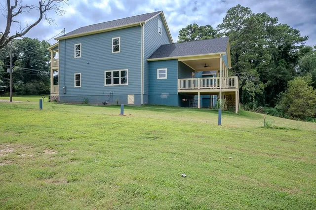 a house view with a outdoor space