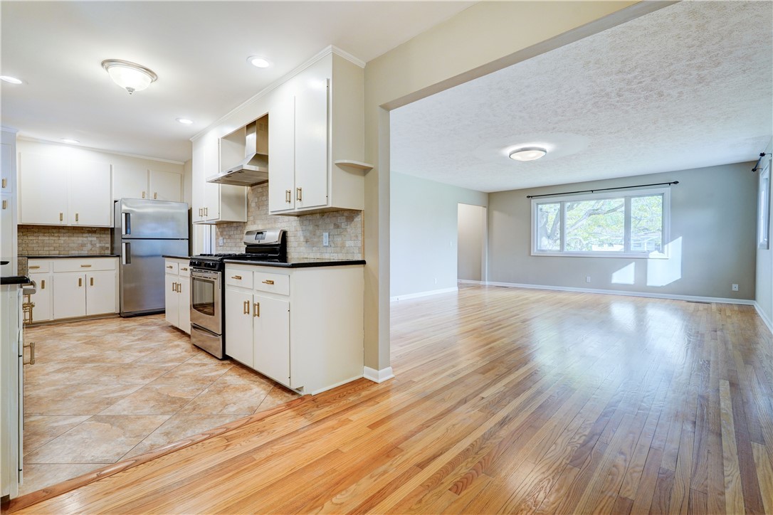 317 Tobin Road Pittsford, NY 14467 - Photo 11 of 37