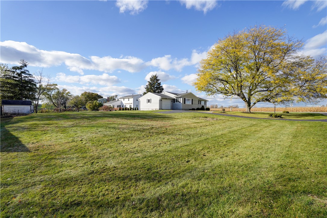 317 Tobin Road Pittsford, NY 14467 - Photo 3 of 37