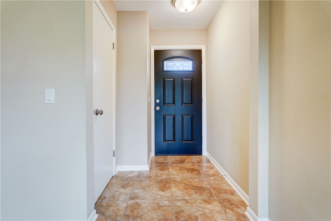 317 Tobin Road Pittsford, NY 14467 - Photo 4 of 37