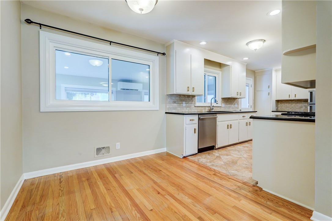 317 Tobin Road Pittsford, NY 14467 - Photo 10 of 37