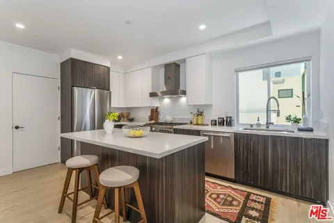 $1,199,000 | 495 North St Andrews Place, Los Angeles, CA 90004