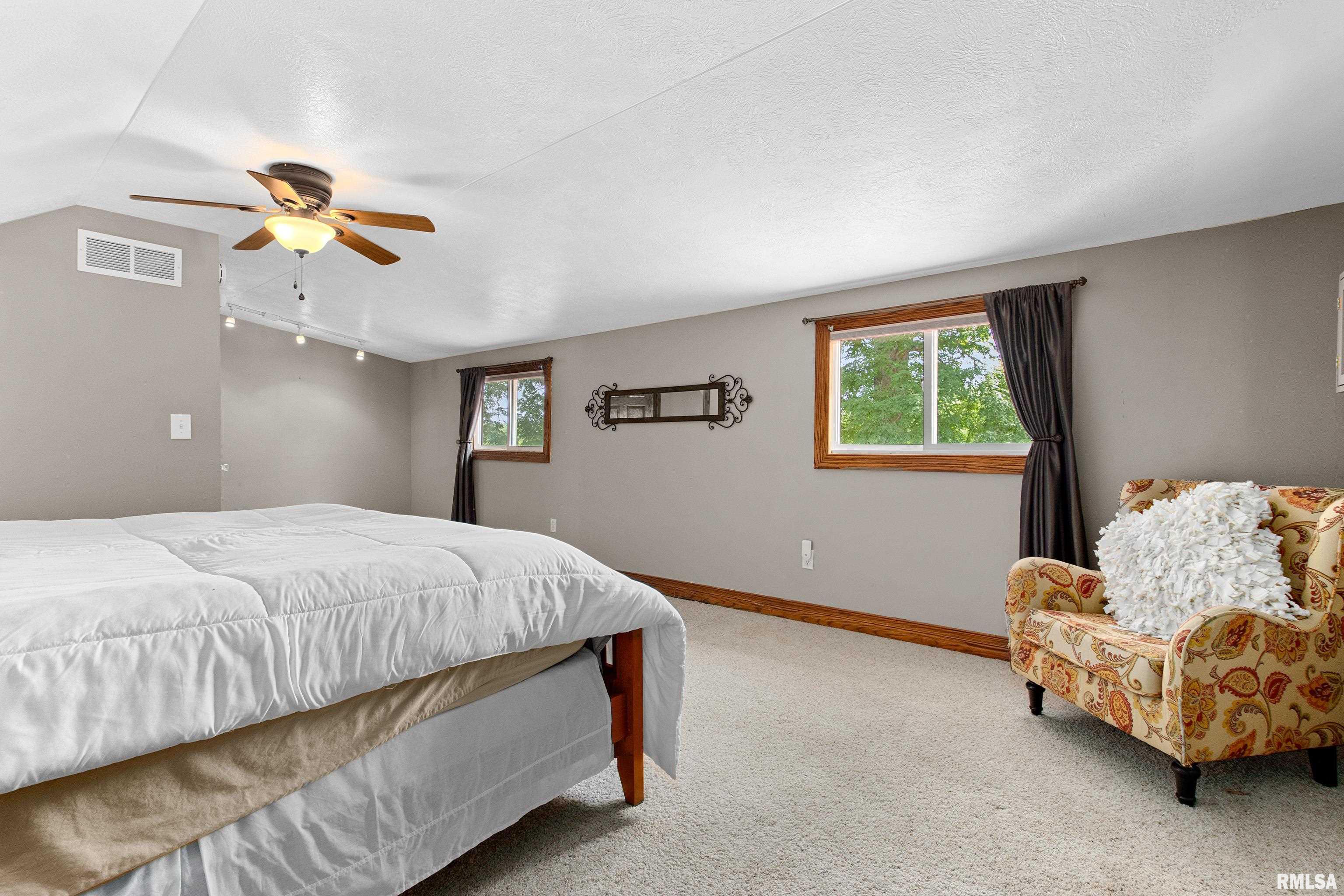 1106 East Mossville Road Peoria, IL 61615 - Photo 28 of 47 Gallery Image 28