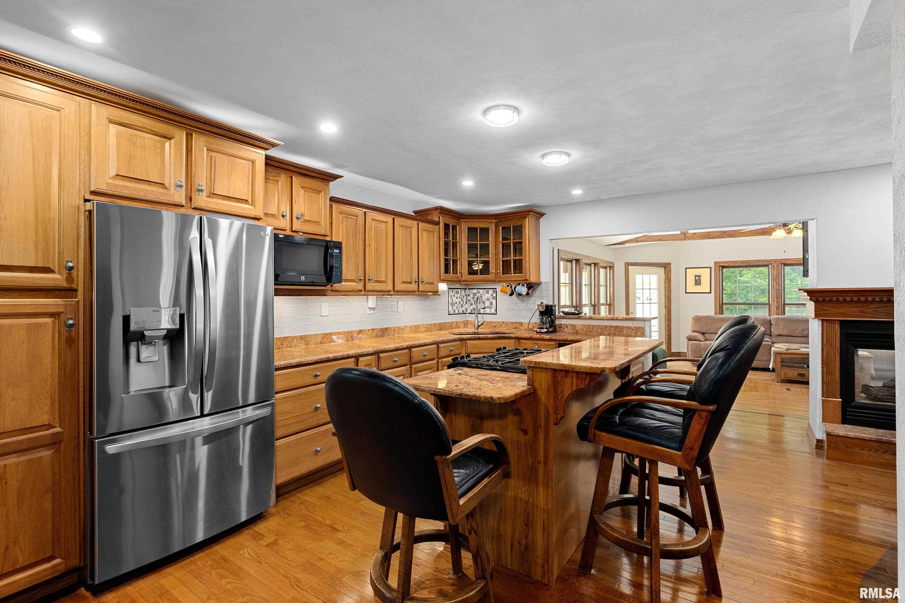 1106 East Mossville Road Peoria, IL 61615 - Photo 4 of 47 Gallery Image 4