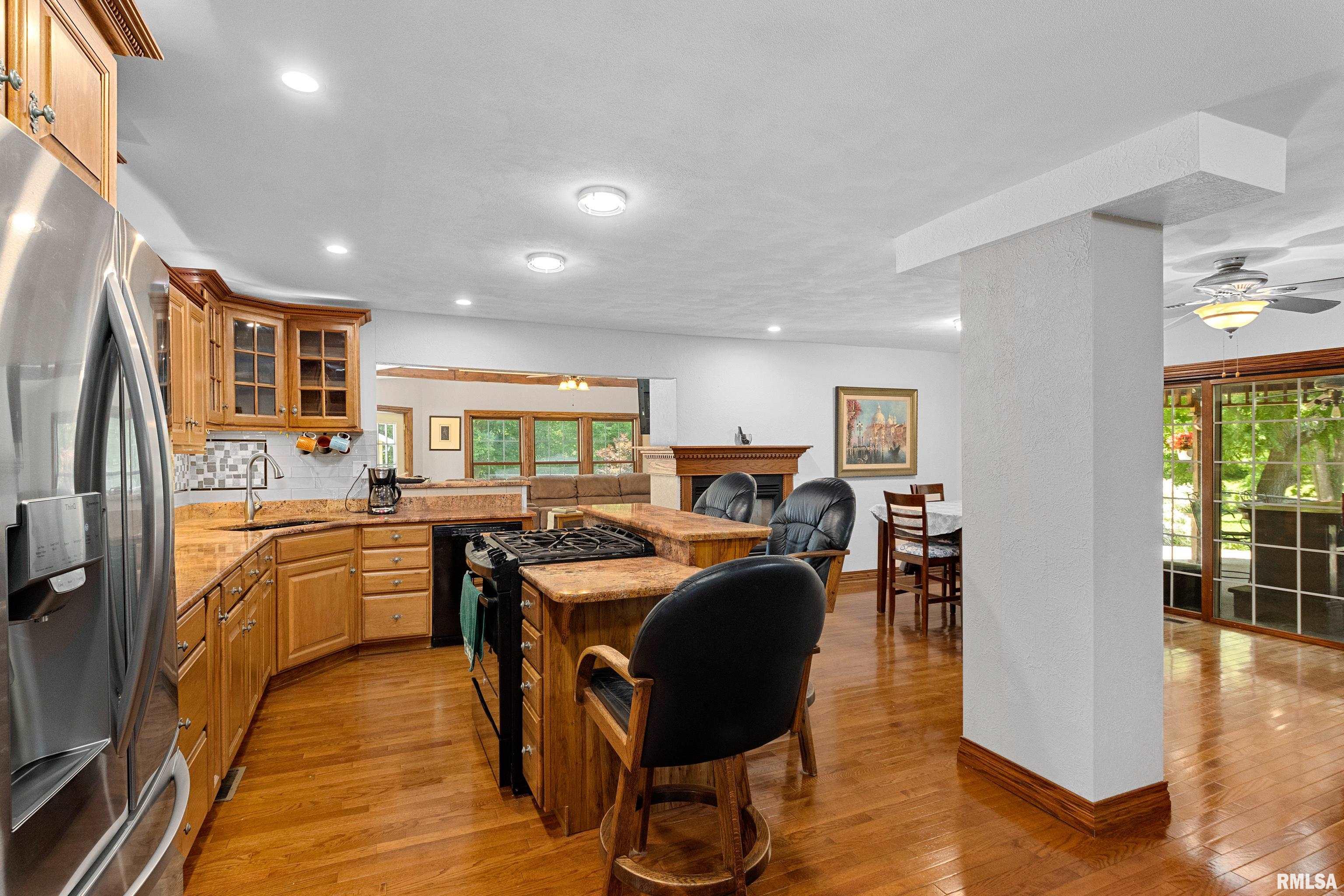1106 East Mossville Road Peoria, IL 61615 - Photo 5 of 47 Gallery Image 5