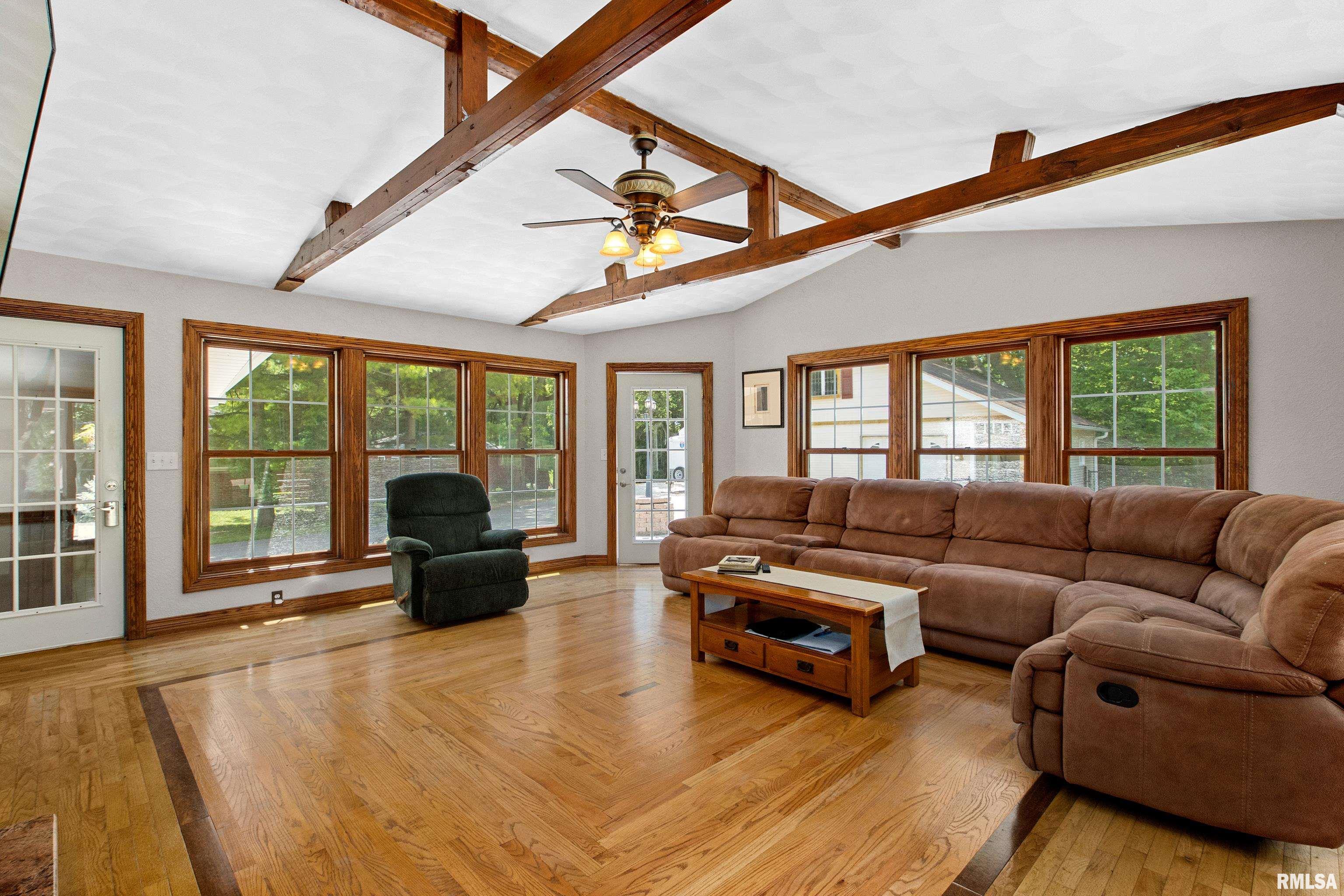 1106 East Mossville Road Peoria, IL 61615 - Photo 6 of 47 Gallery Image 6
