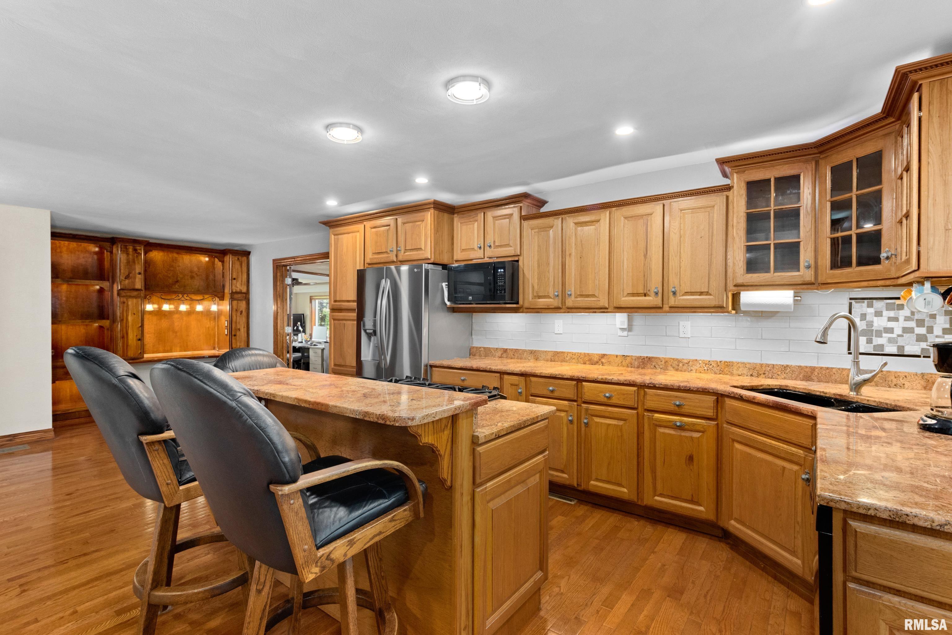 1106 East Mossville Road Peoria, IL 61615 - Photo 7 of 47 Gallery Image 7