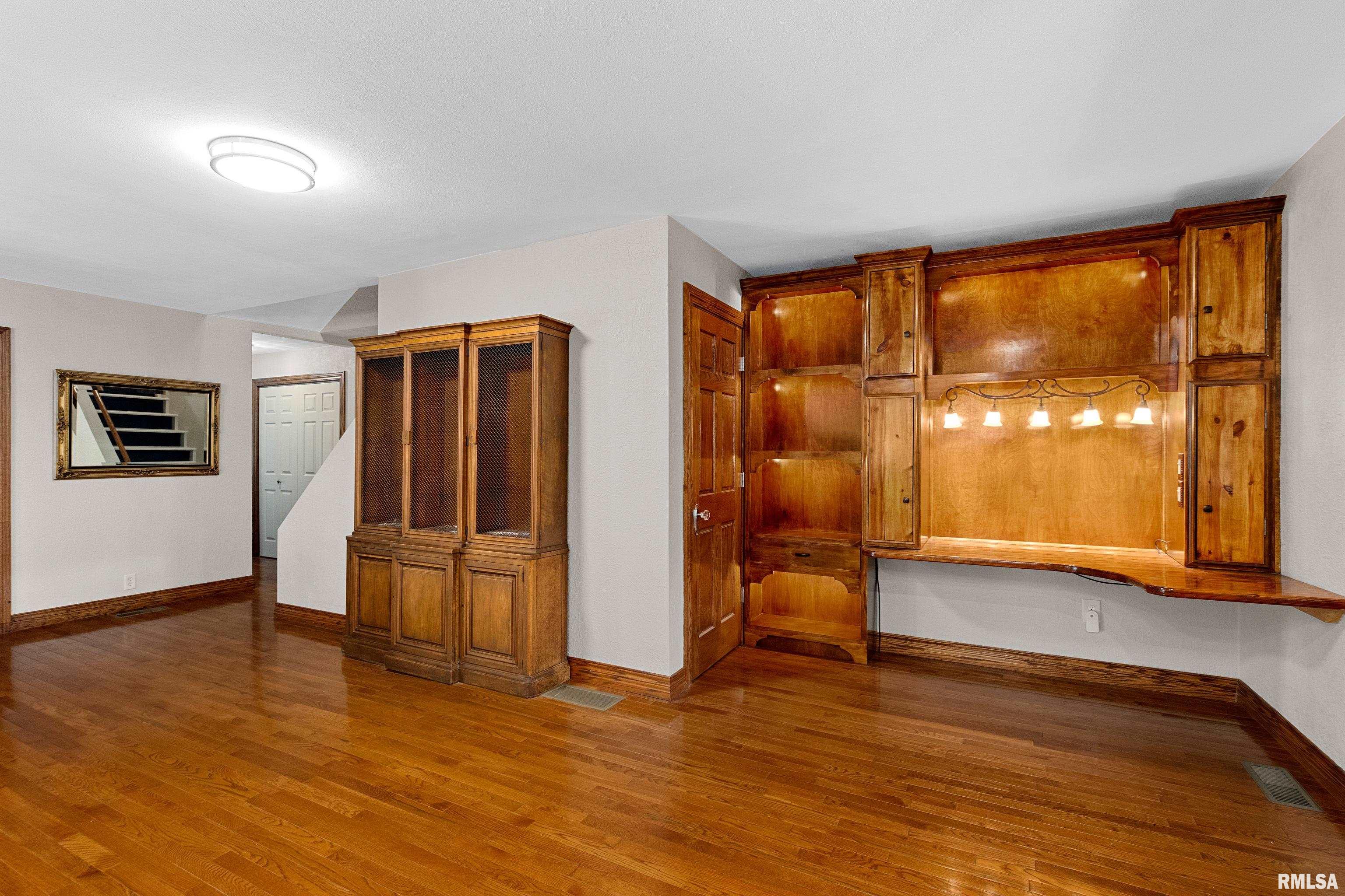 1106 East Mossville Road Peoria, IL 61615 - Photo 10 of 47 Gallery Image 10