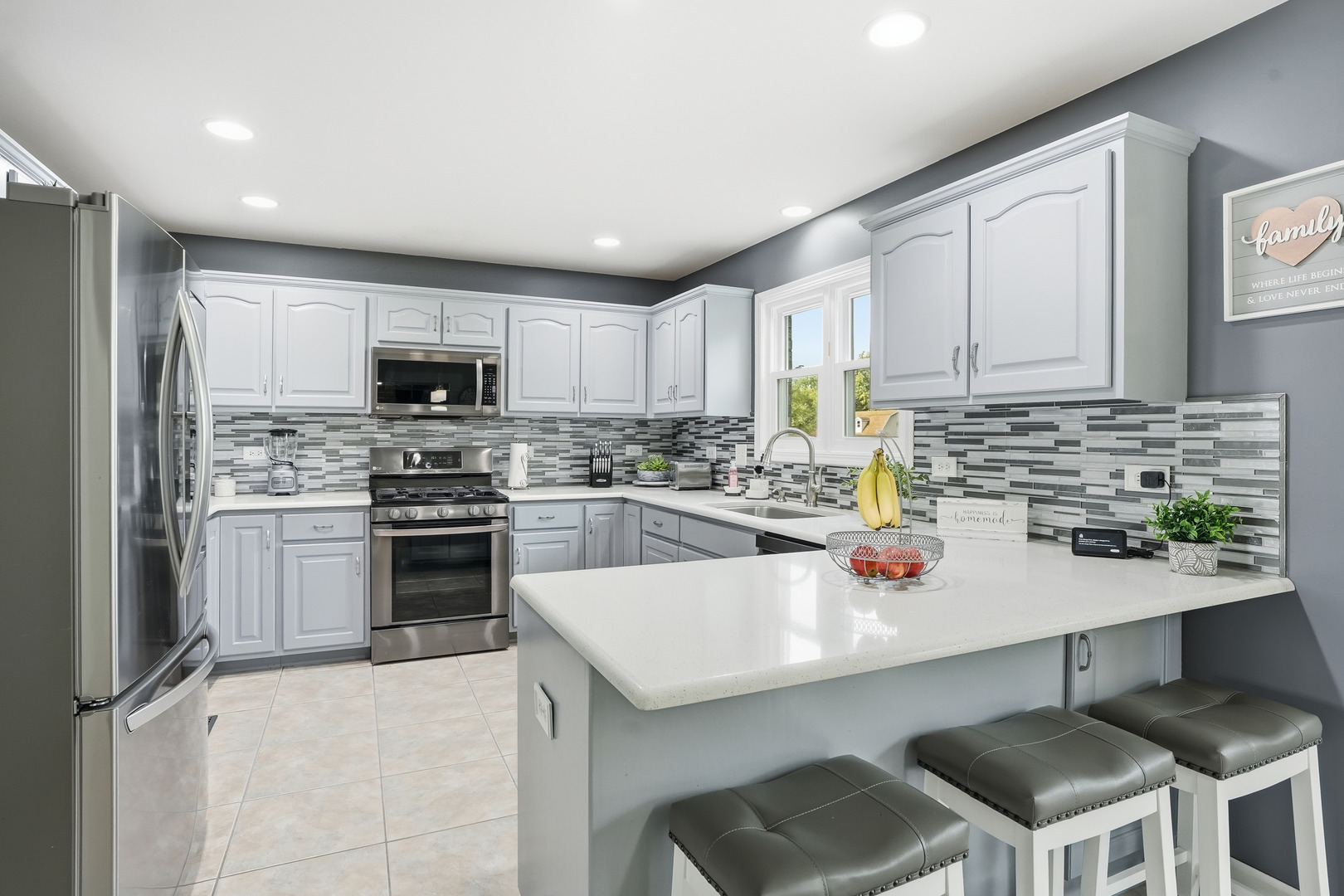 11254 192nd Street Mokena, IL 60448 - Photo 13 of 48 a kitchen with stainless steel appliances a stove a sink and a refrigerator