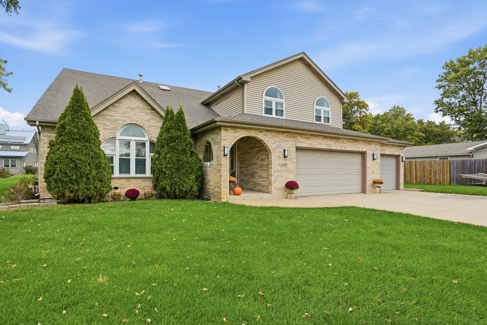 11254 192nd Street Mokena, IL 60448 - Photo 2 of 48 a front view of a house with a garden and plants