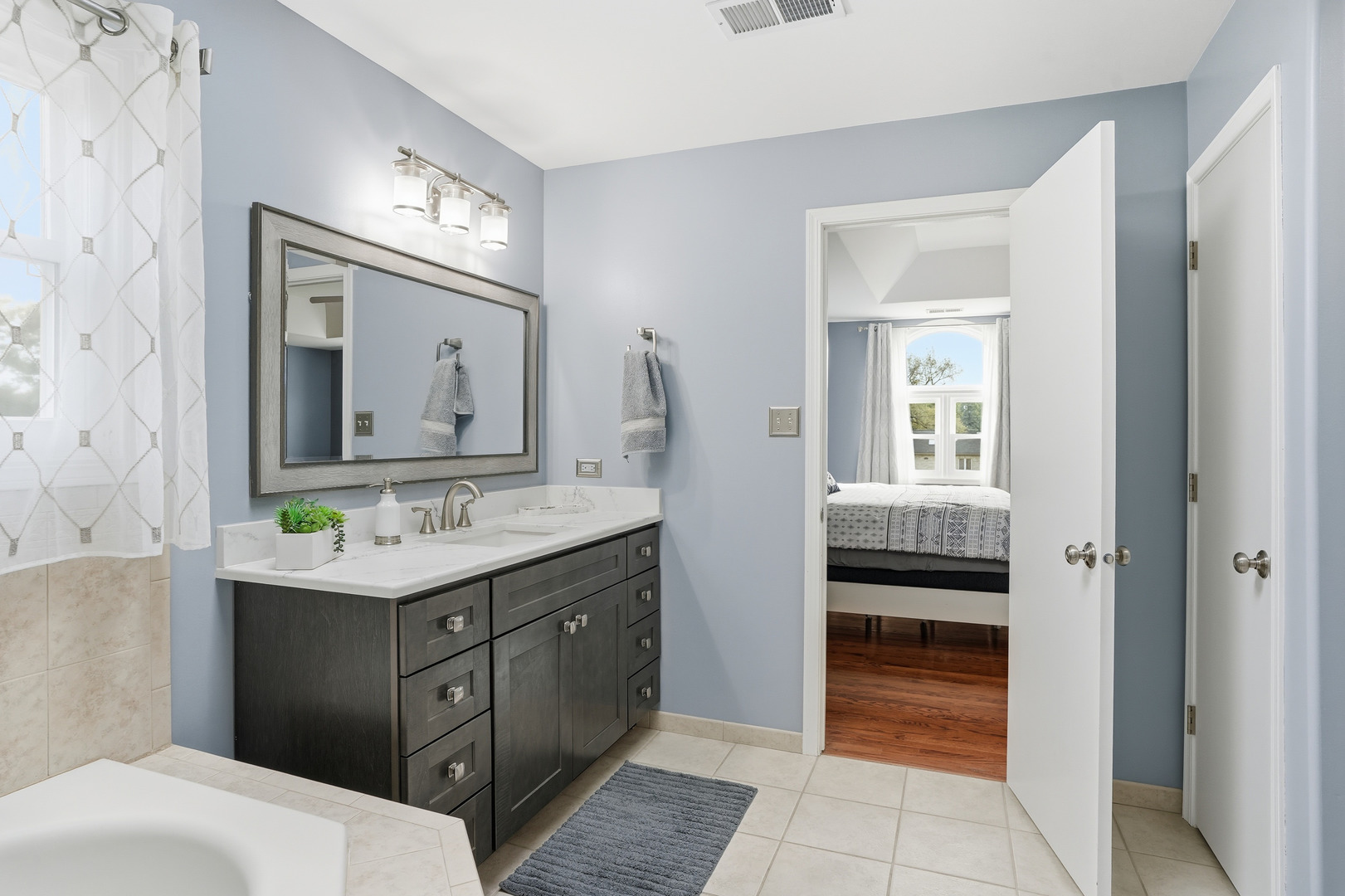 11254 192nd Street Mokena, IL 60448 - Photo 25 of 48 a en suite bathroom with a double vanity sink and a mirror