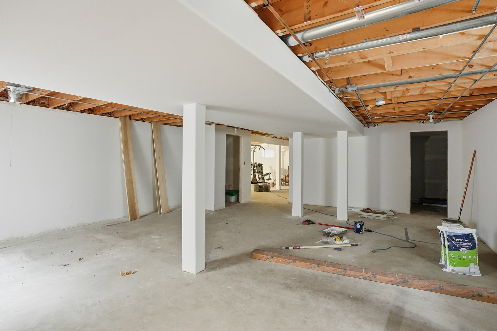 11254 192nd Street Mokena, IL 60448 - Photo 30 of 48 a view of a hallway with paintings on the wall