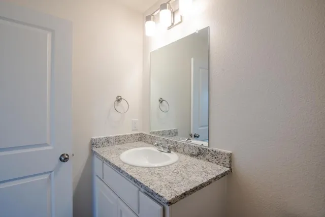 $1,395 | 1516 Kennedy Street, Unit B, Bonham, TX 75418