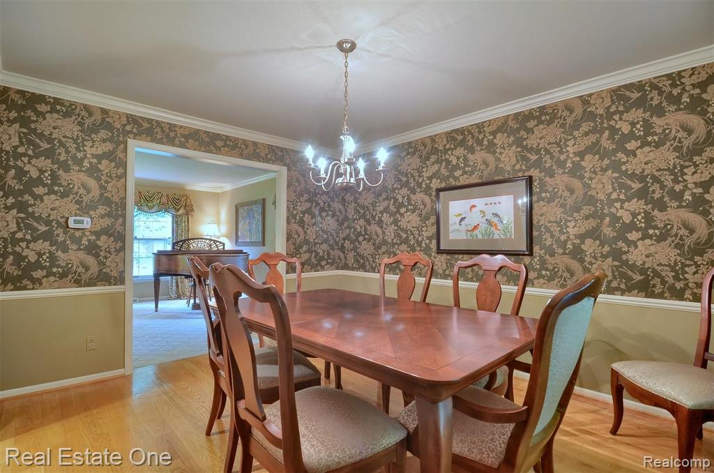 33877 Hunters Pointe Road Farmington Hills, MI 48331 - Photo 7 of 44