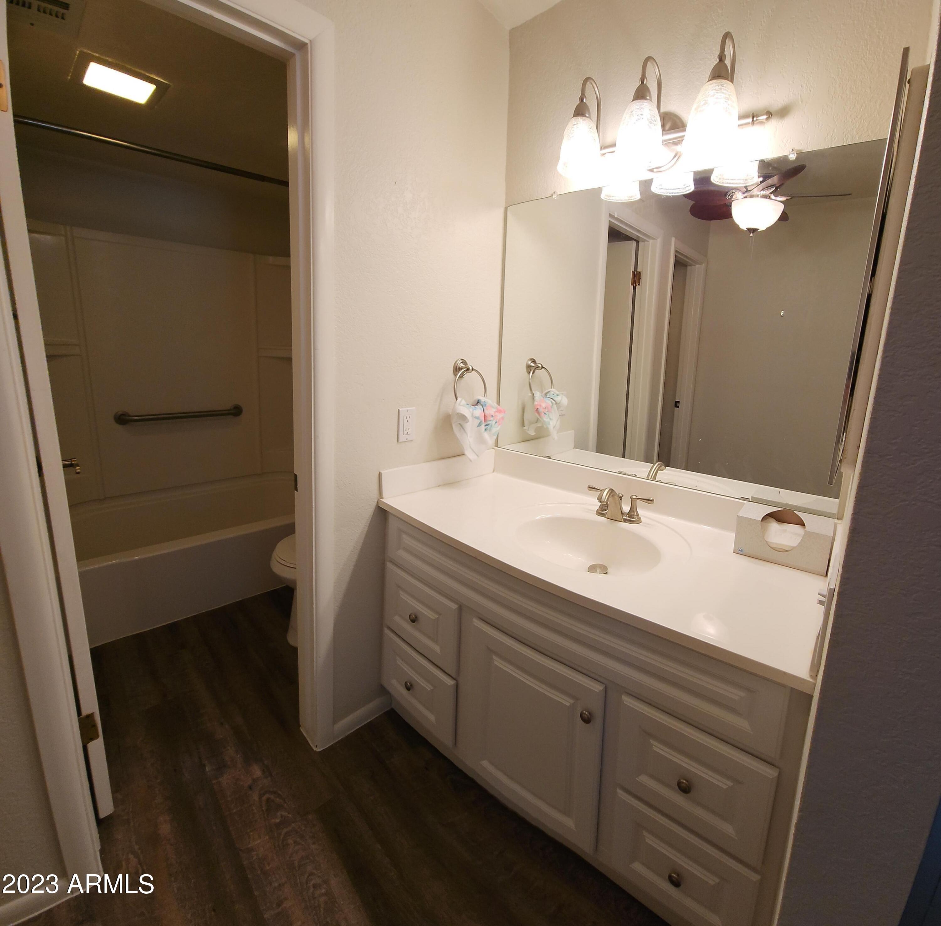 4150 East Cactus Road, Unit 101 Phoenix, AZ 85032 - Photo 12 of 27 MAIN BATHROOM
