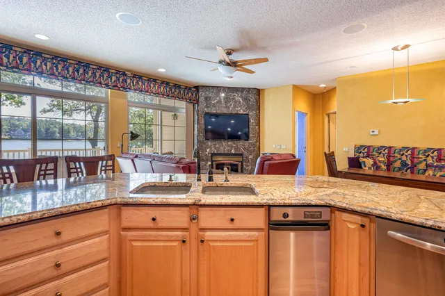 $639,900 | 414 East Hiawatha Drive, Unit 103, Wisconsin Dells, WI 53965