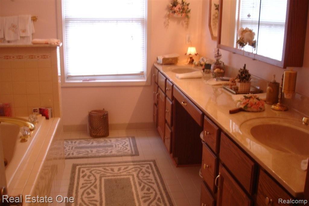 2425 7 Mile Road South Lyon, MI 48178 - Photo 12 of 21 BATH W/ JET TUB