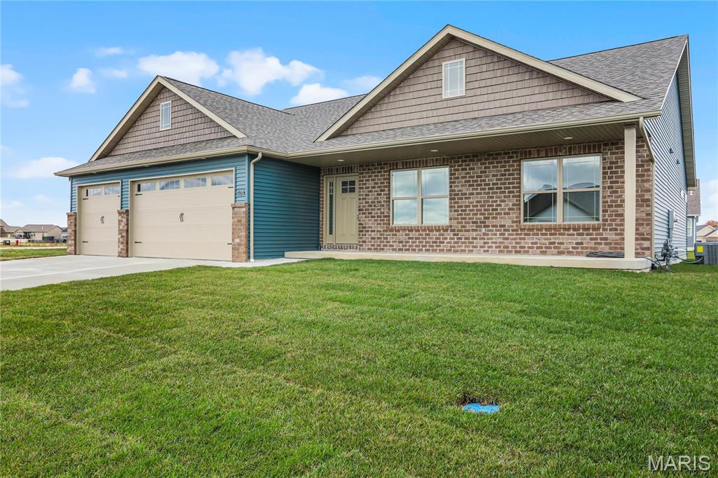 404 Rumsfeld Drive Troy, IL 62294 - Photo 2 of 32