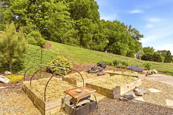 $774,900 | 10300 Evening Ridge Lane, Knoxville, TN 37922