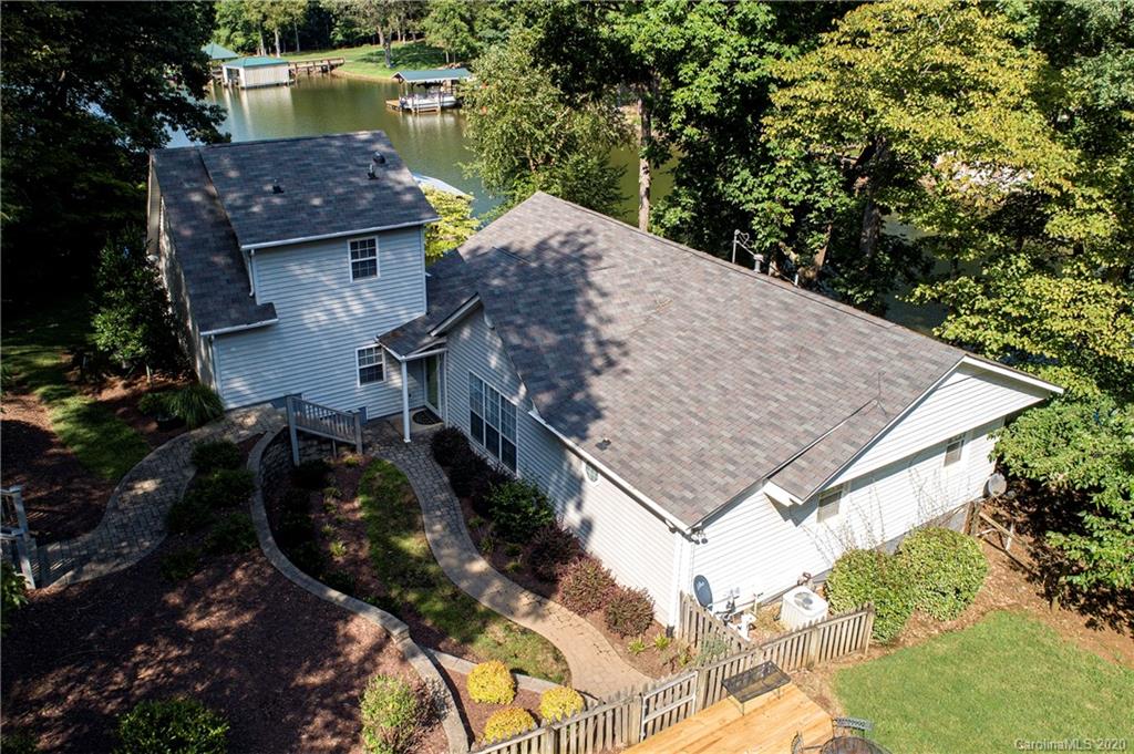 817 Bonum Road Lake Wylie, SC 29710 - Photo 9 of 41 a view of a backyard