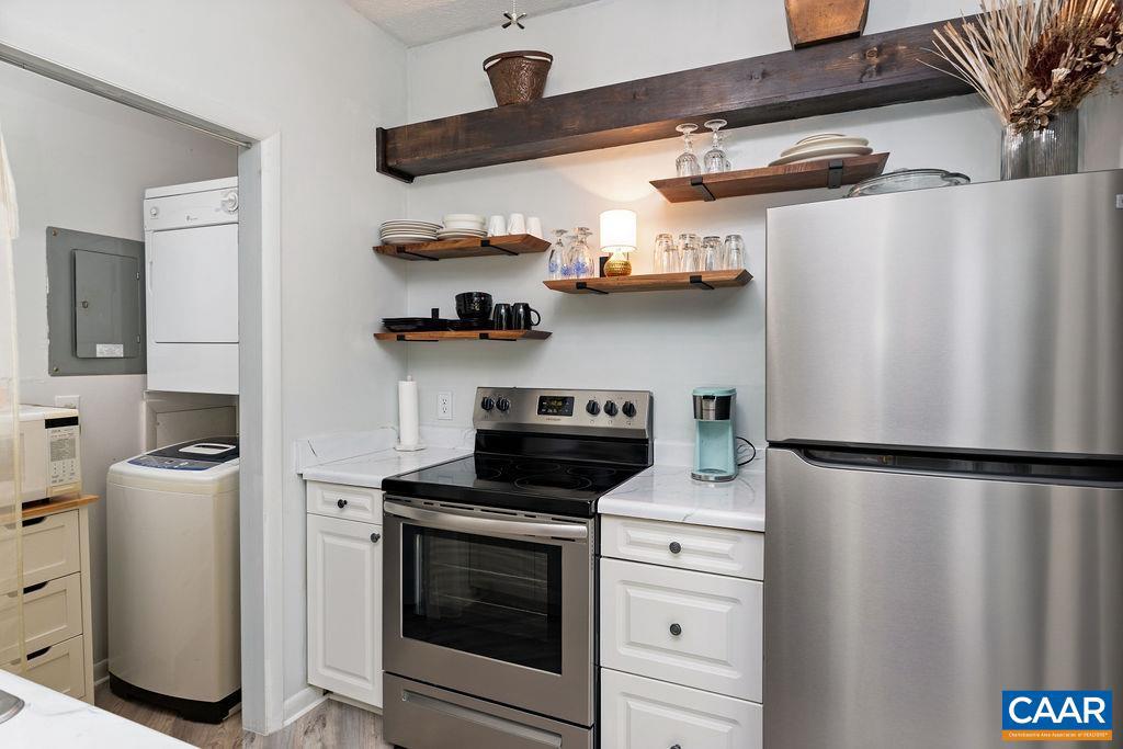 490 Three Ridges Roseland, VA 22967 - Photo 16 of 27 a kitchen with stainless steel appliances a refrigerator and a stove