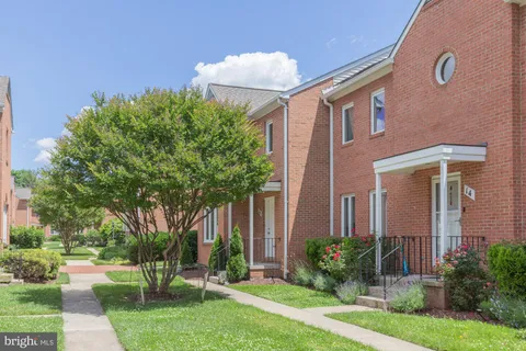 $674,900 | 16 Rockcrest Circle, Rockville, MD 20851