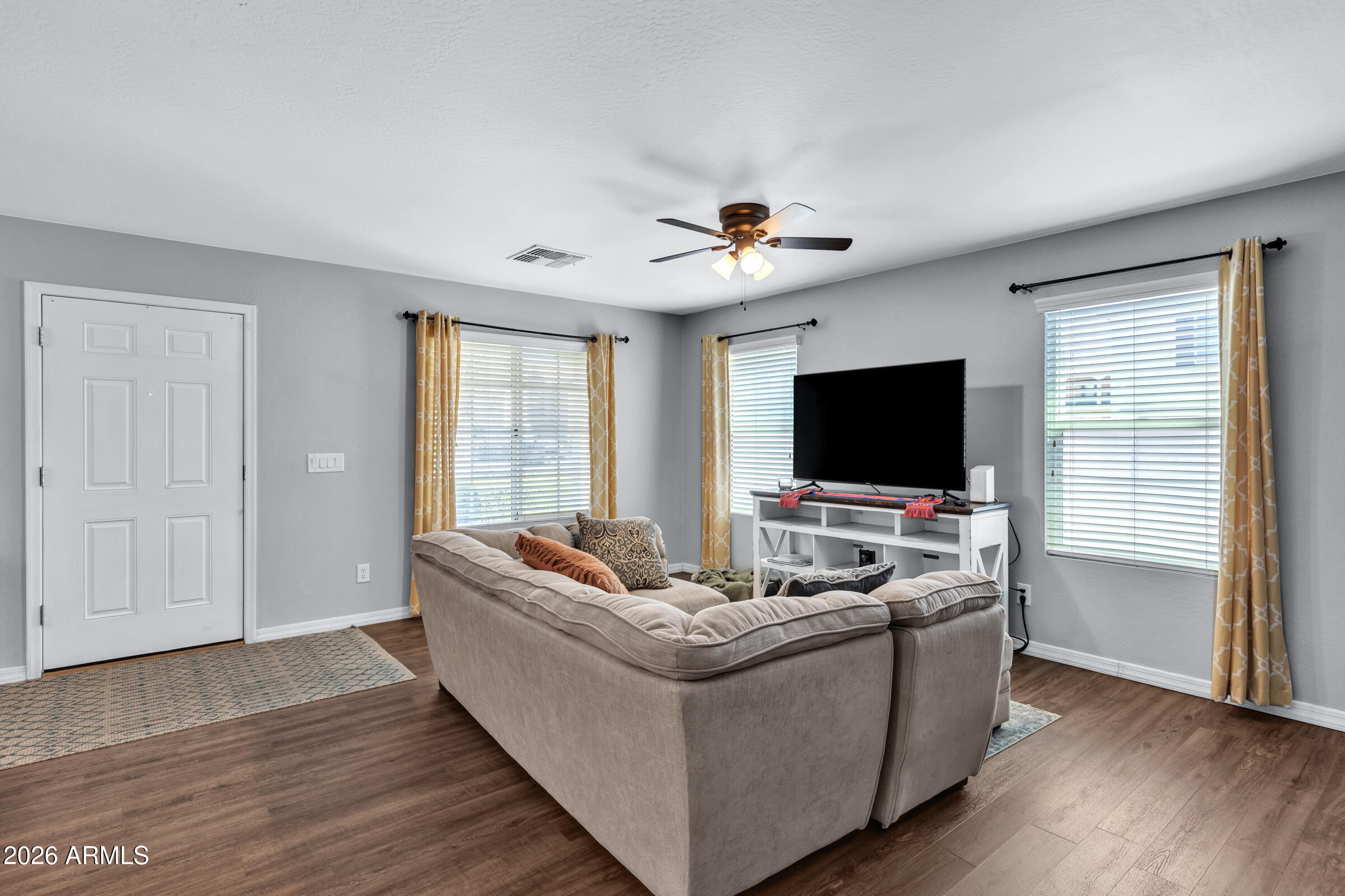 907 South Henry Lane Gilbert, AZ 85296 - Photo 5 of 29 907 S Henry Ln-6