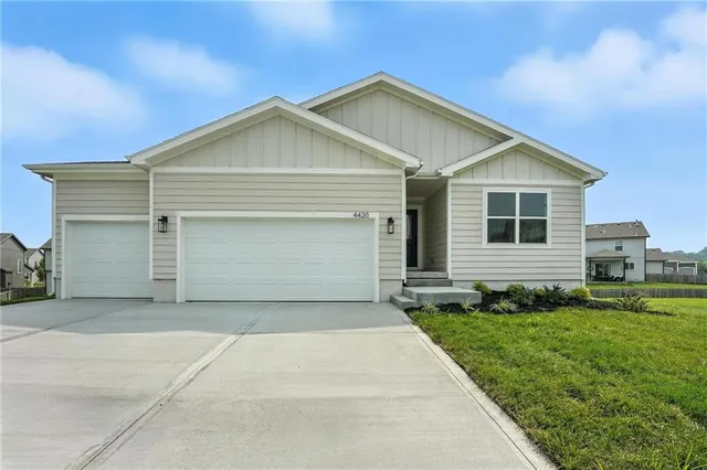 $469,950 | 501 Northeast Newport Court, Blue Springs, MO 64014