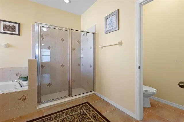 a view of an house with backyard