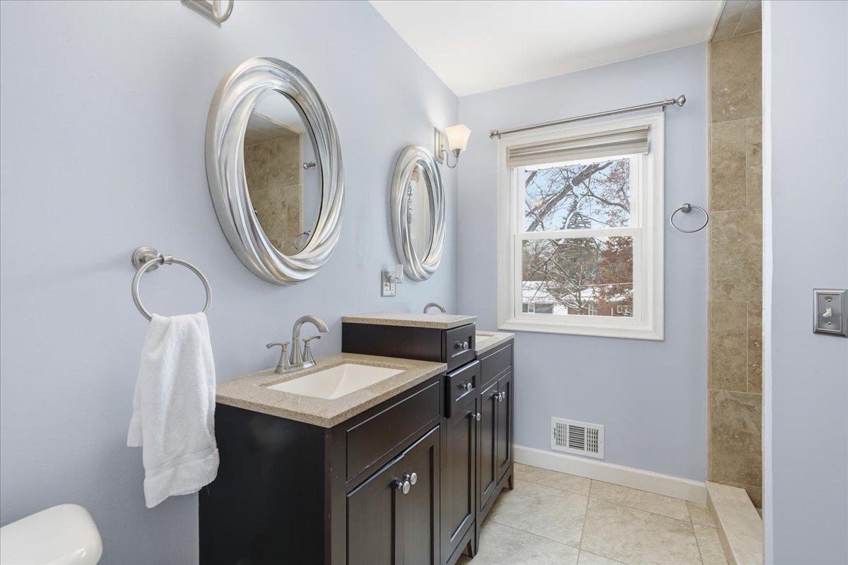 7048 Montrose Road Woodbury, MN 55125 - Photo 13 of 30