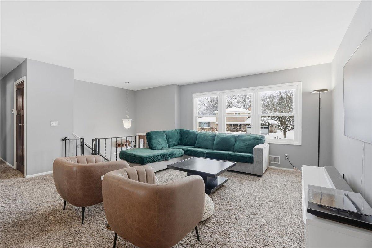 7048 Montrose Road Woodbury, MN 55125 - Photo 5 of 30