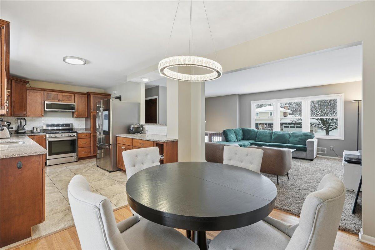 7048 Montrose Road Woodbury, MN 55125 - Photo 7 of 30