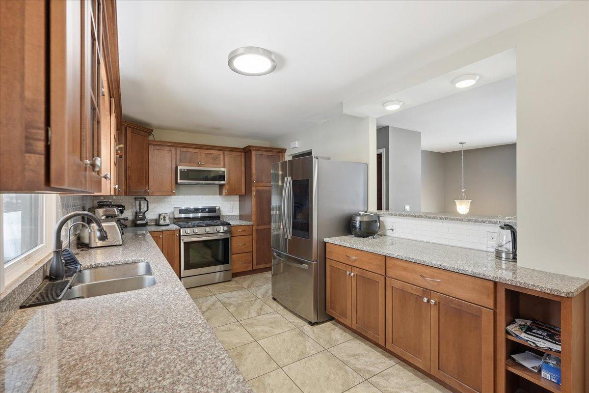 7048 Montrose Road Woodbury, MN 55125 - Photo 9 of 30