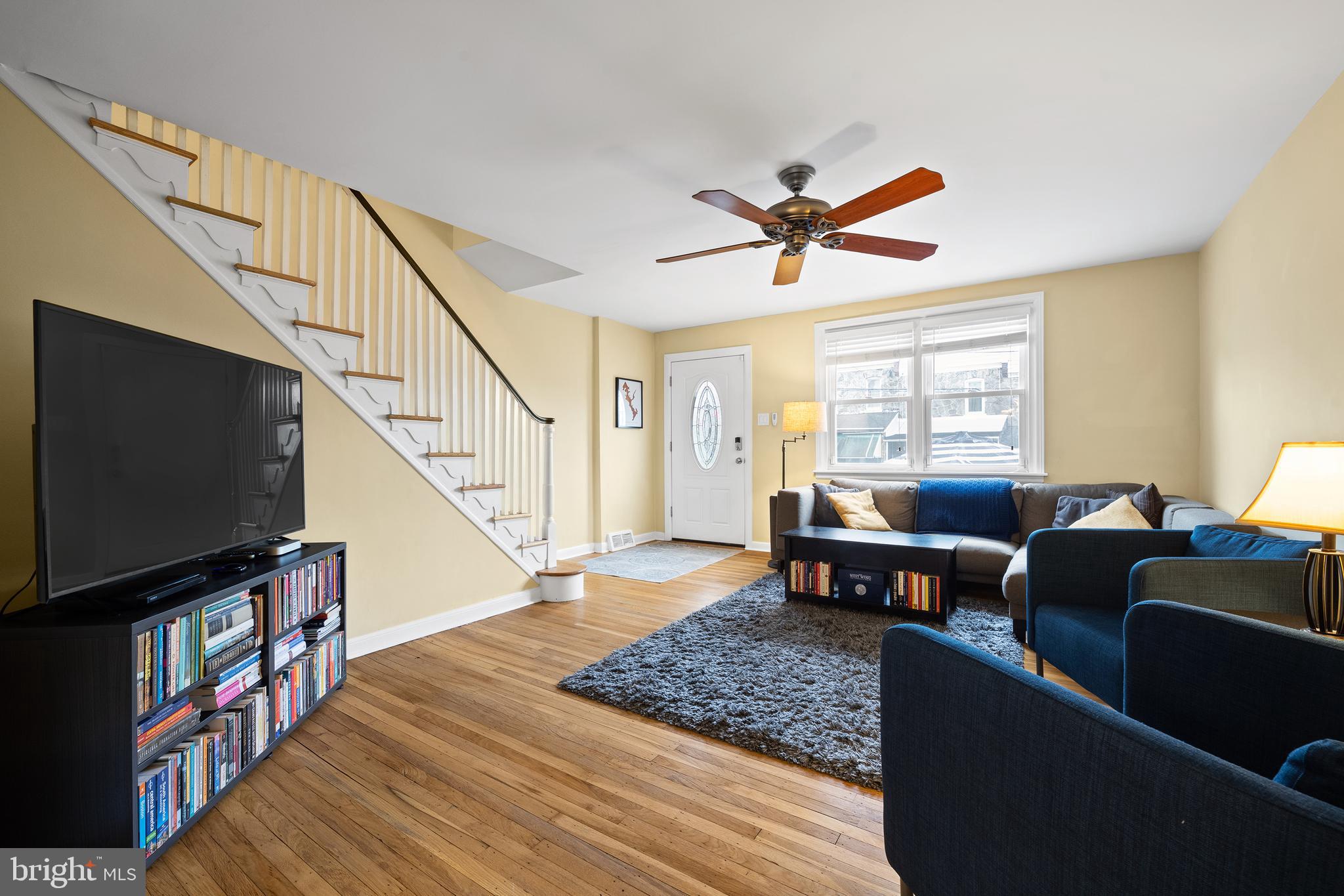 244 Righter Street Philadelphia, PA 19128 - Photo 5 of 28 Spacious living room