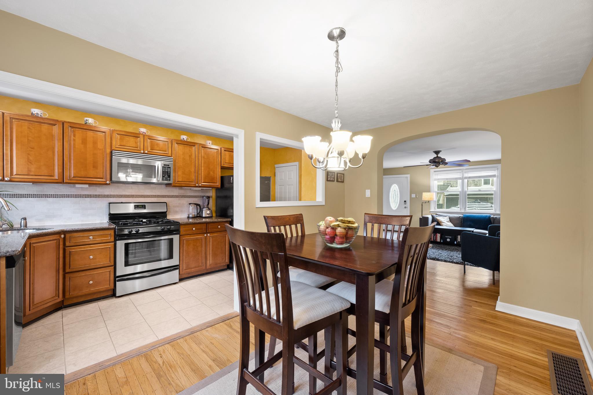 244 Righter Street Philadelphia, PA 19128 - Photo 8 of 28 Great for entertaining!