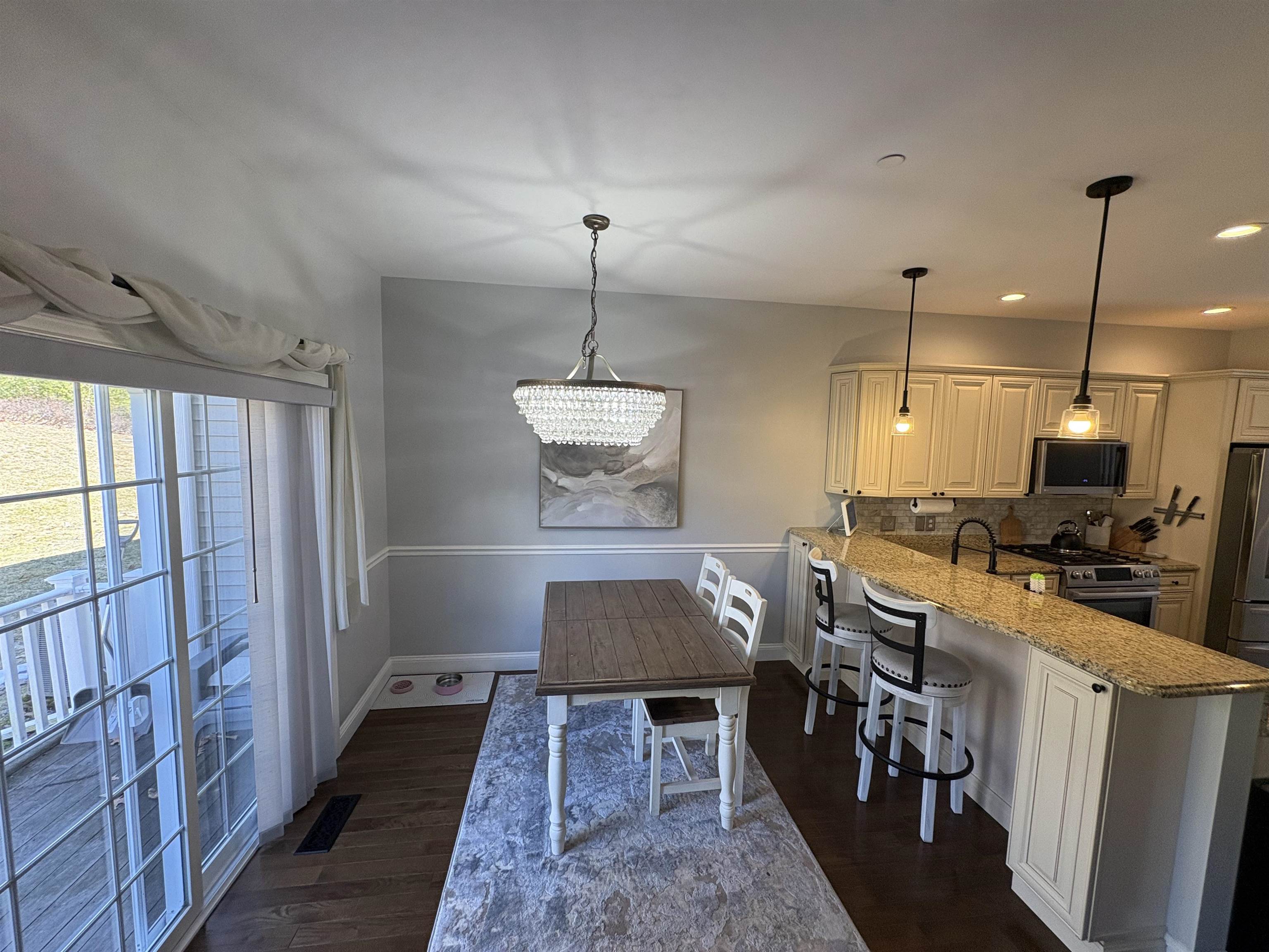 109 Woodview Way Manchester, NH 03102 - Photo 11 of 32