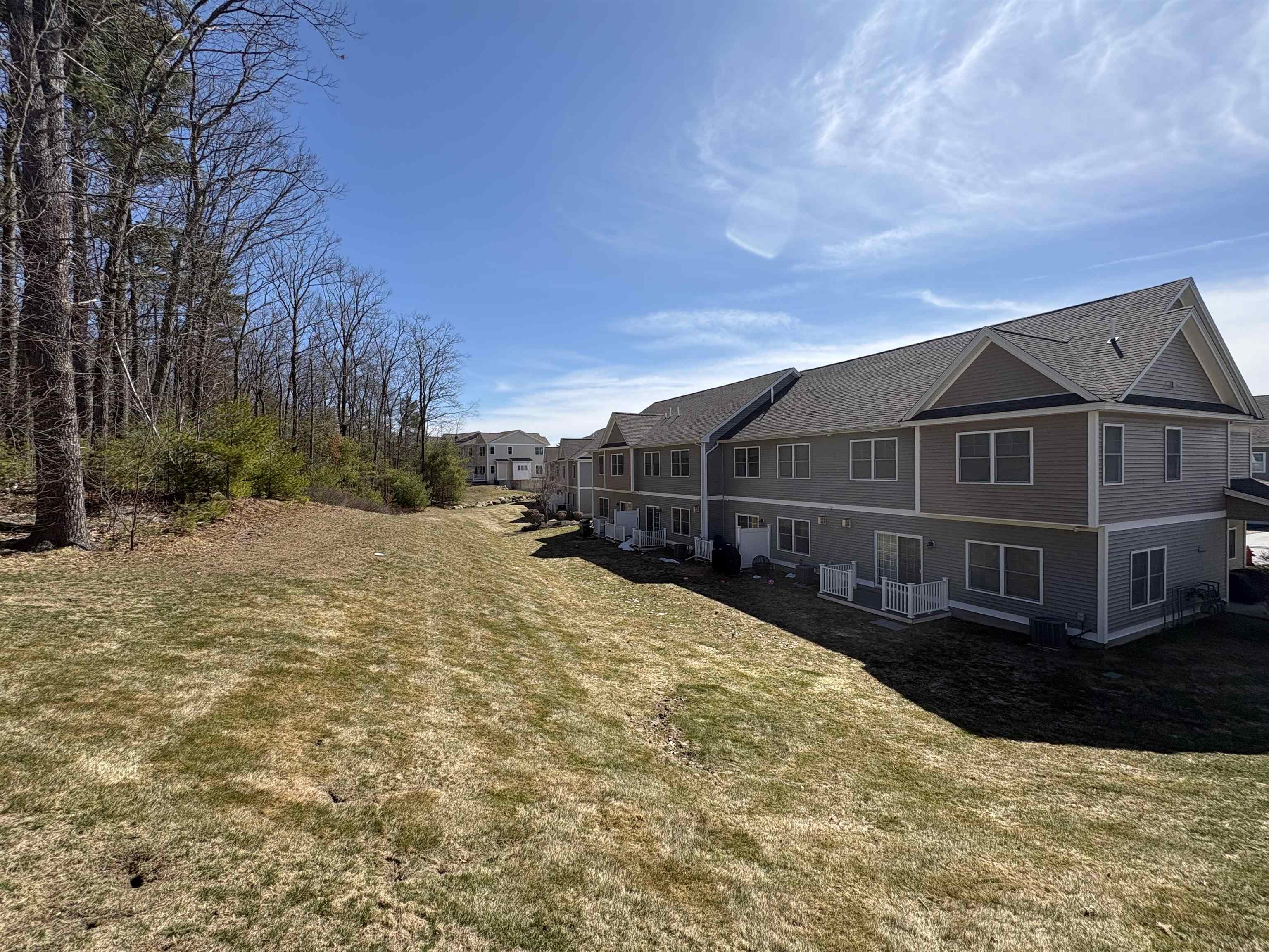 109 Woodview Way Manchester, NH 03102 - Photo 4 of 32