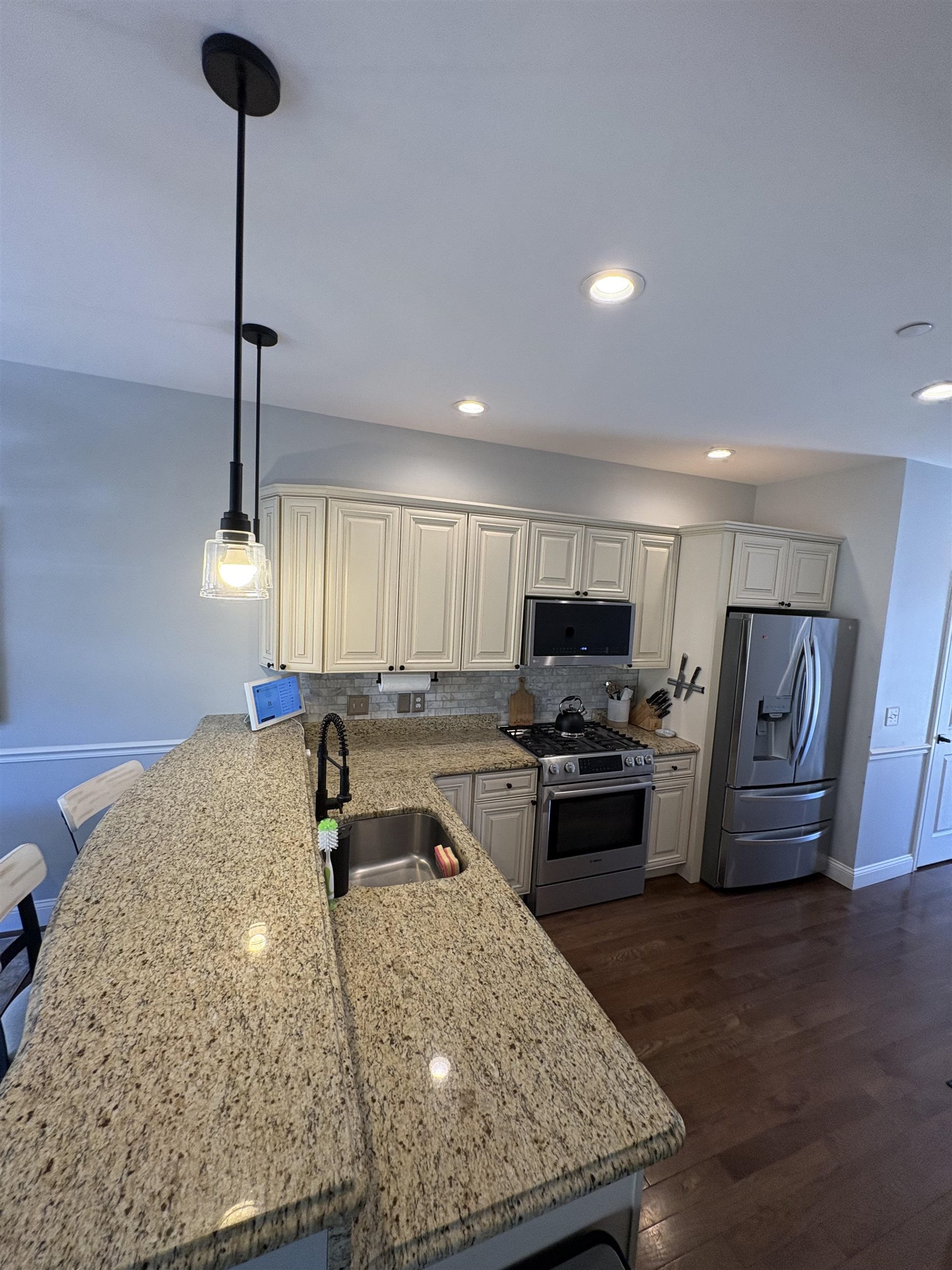 109 Woodview Way Manchester, NH 03102 - Photo 9 of 32