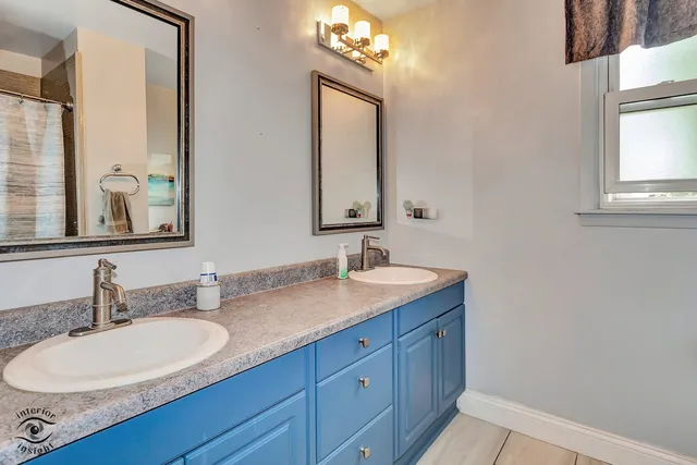 $349,900 | 8838 Oakwood Drive, Hickory Hills, IL 60457