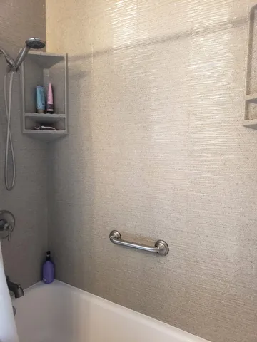 $349,900 | 8838 Oakwood Drive, Hickory Hills, IL 60457