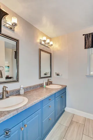 $349,900 | 8838 Oakwood Drive, Hickory Hills, IL 60457