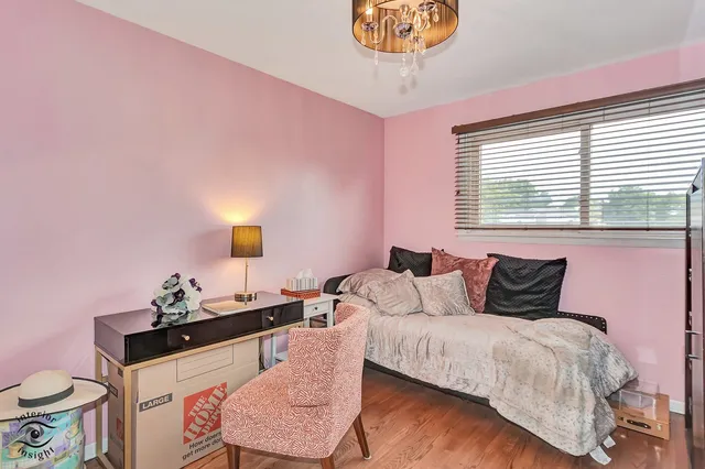 $349,900 | 8838 Oakwood Drive, Hickory Hills, IL 60457