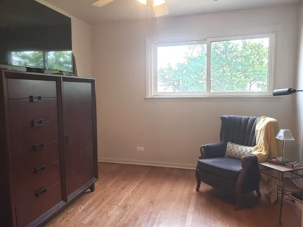 $345,700 | 8838 Oakwood Drive, Hickory Hills, IL 60457