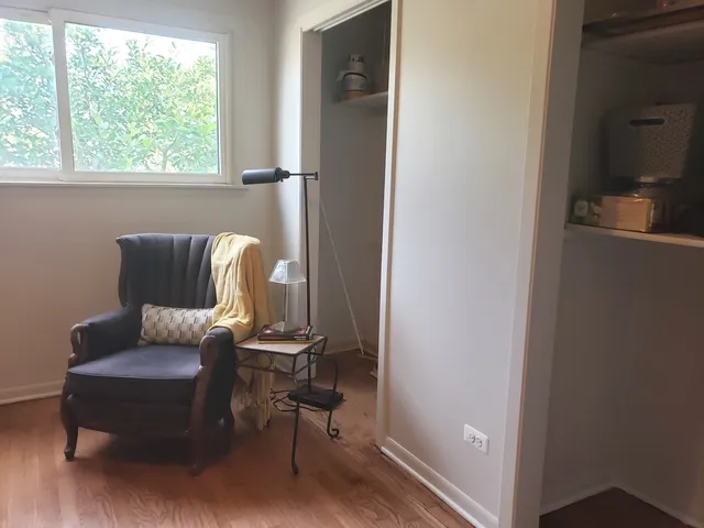 $349,900 | 8838 Oakwood Drive, Hickory Hills, IL 60457