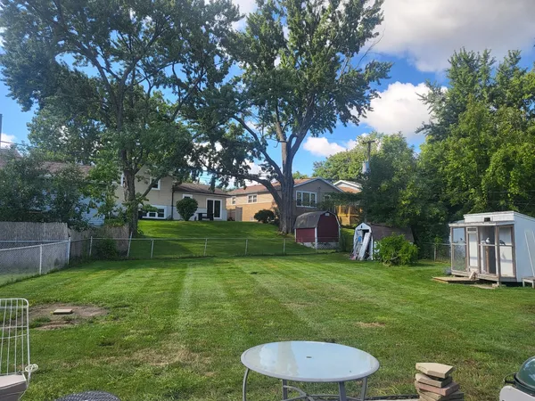 $345,700 | 8838 Oakwood Drive, Hickory Hills, IL 60457
