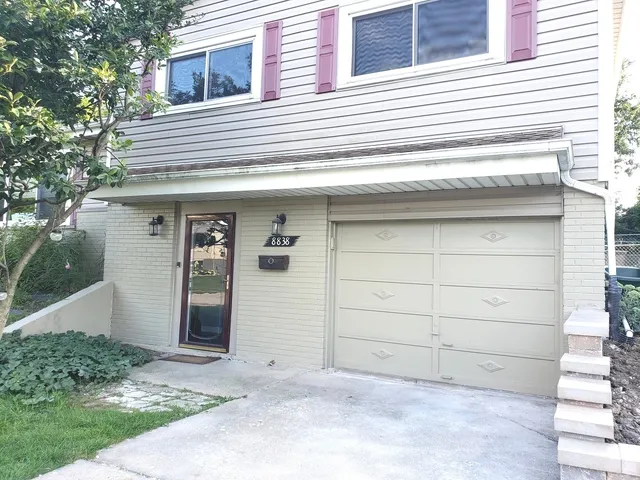 $349,900 | 8838 Oakwood Drive, Hickory Hills, IL 60457