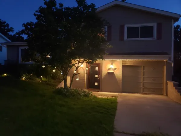 $345,700 | 8838 Oakwood Drive, Hickory Hills, IL 60457