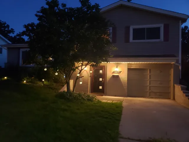 $349,900 | 8838 Oakwood Drive, Hickory Hills, IL 60457